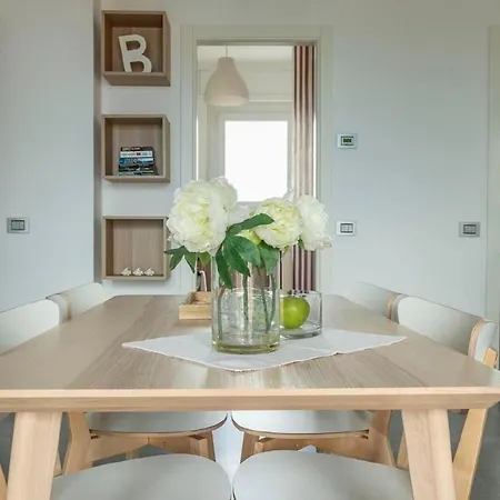 Tolle Ferienwohnung In Mit Eigenem Balkon Und Nah Am Strand *